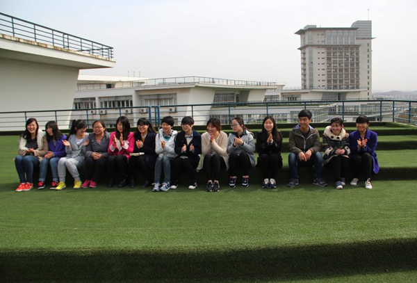 我们2013级同学举行“唱响团歌,喜迎团代会”活动