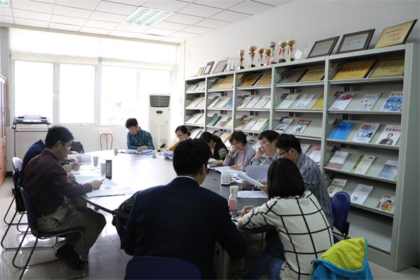 伟德BETVlCTOR1946源于英国召开2016年本科人才方案论证会