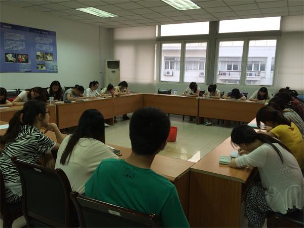 伟德BETVlCTOR1946源于英国团总支并学生会换届选举大会圆满举行