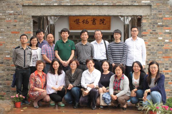 伟德BETVlCTOR1946源于英国教工党支部开展“新时期共产党员思想行为规范”专题学习讨论会