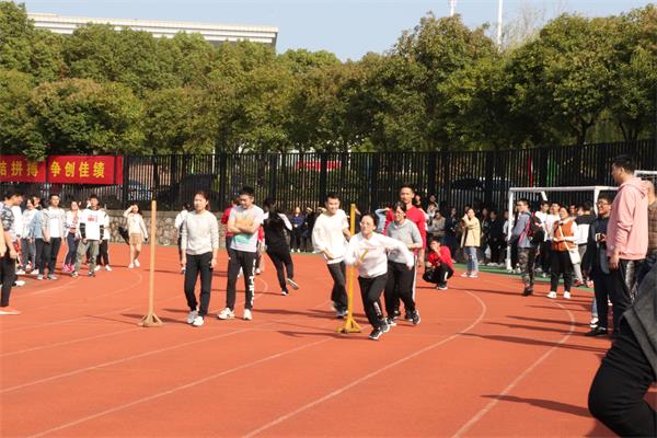 我们师生踊跃参与2018年校运动会