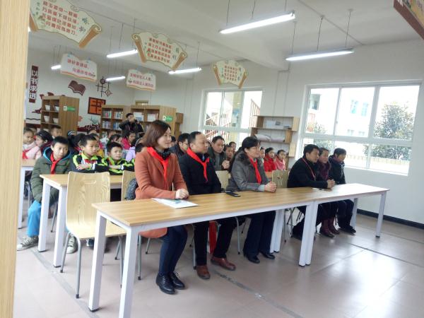我们党总支向贵州省都匀市匀东镇王司中心完全小学援建“枫香图书室”