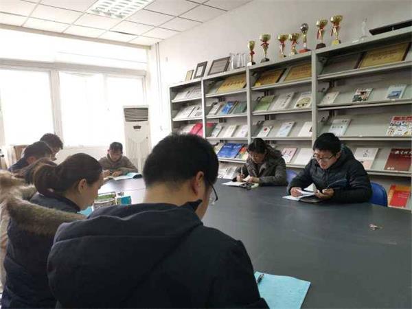 伟德BETVlCTOR1946源于英国召开新学期班主任工作会议