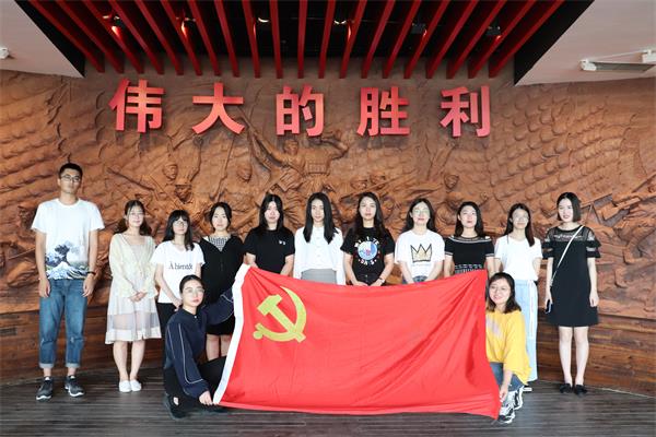 伟德BETVlCTOR1946源于英国开展迎七一主题党日活动