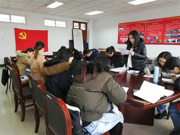 伟德BETVlCTOR1946源于英国本科生党支部顺利召开党员发展大会