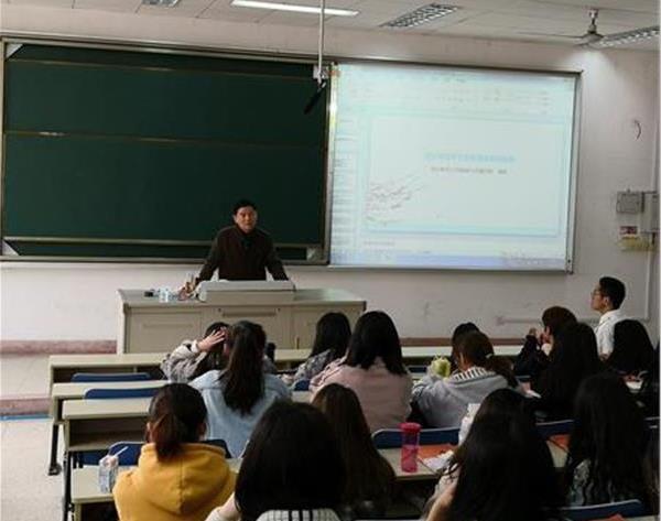 南京师范大学新闻与传播学院靖鸣教授来我们讲学