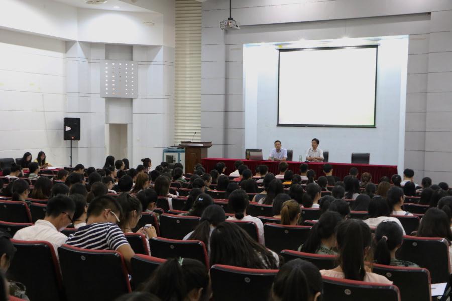 南京大学新闻传播学院副院长胡翼青教授来我们讲学