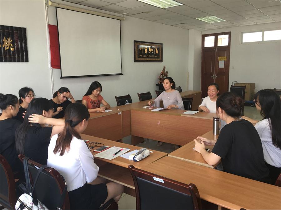 伟德BETVlCTOR1946源于英国本科生党支部召开“学习系列讲话,强化四个意识”学习讨论会