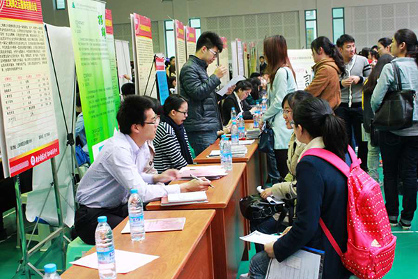 我校2014届毕业生春季校园招聘会顺利举办