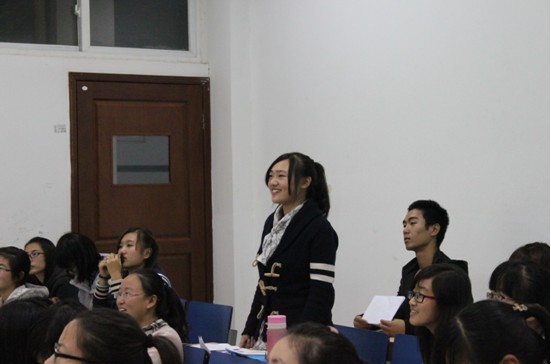 伟德BETVlCTOR1946源于英国1302团支部“树学风,增学识”名著知识竞猜活动圆满结束